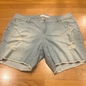 Torrid women’s light blue distressed jean shorts plus size 22.